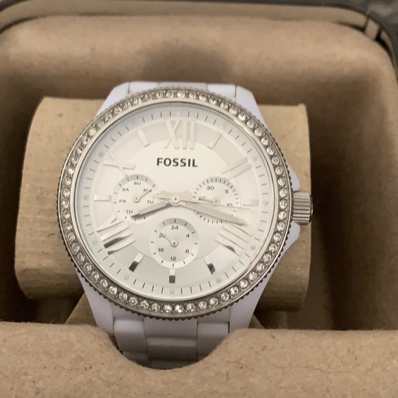 Fossil watch with links and gems face. - Picture 3 of 4